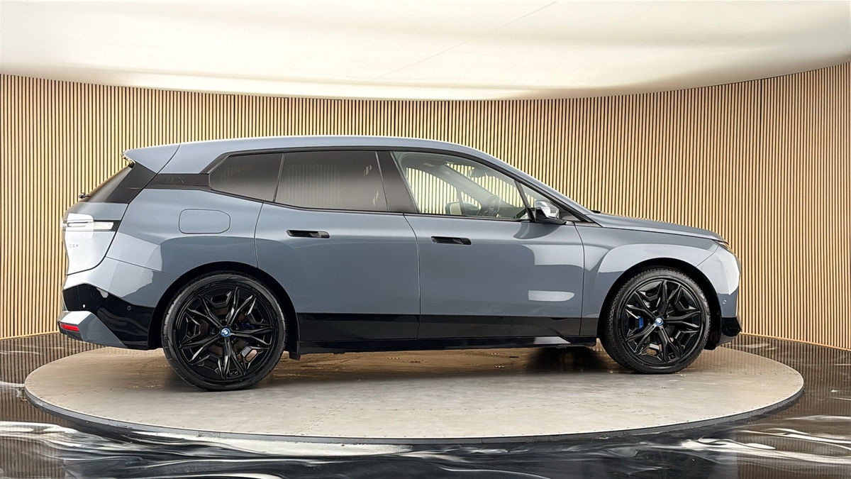 More views of BMW iX