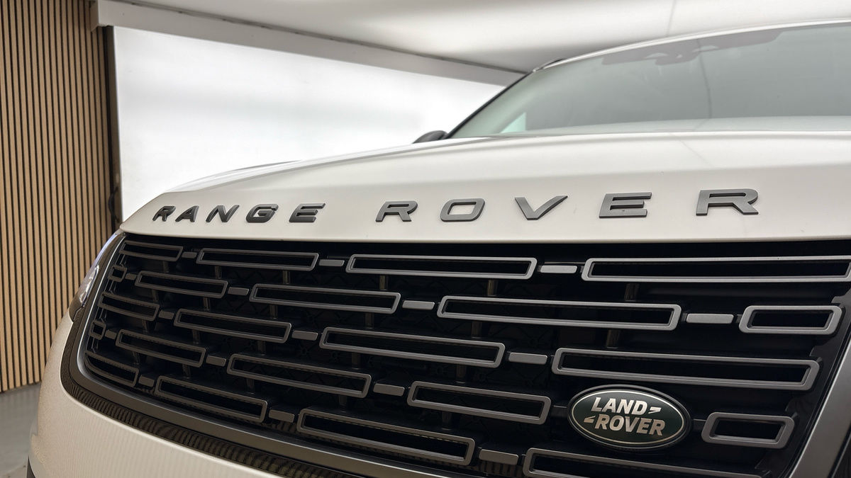 Land Rover Range Rover Velar Image 24