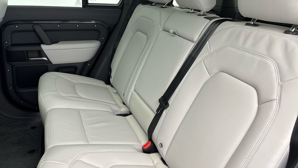 Land Rover Defender 110 Urban Image 8