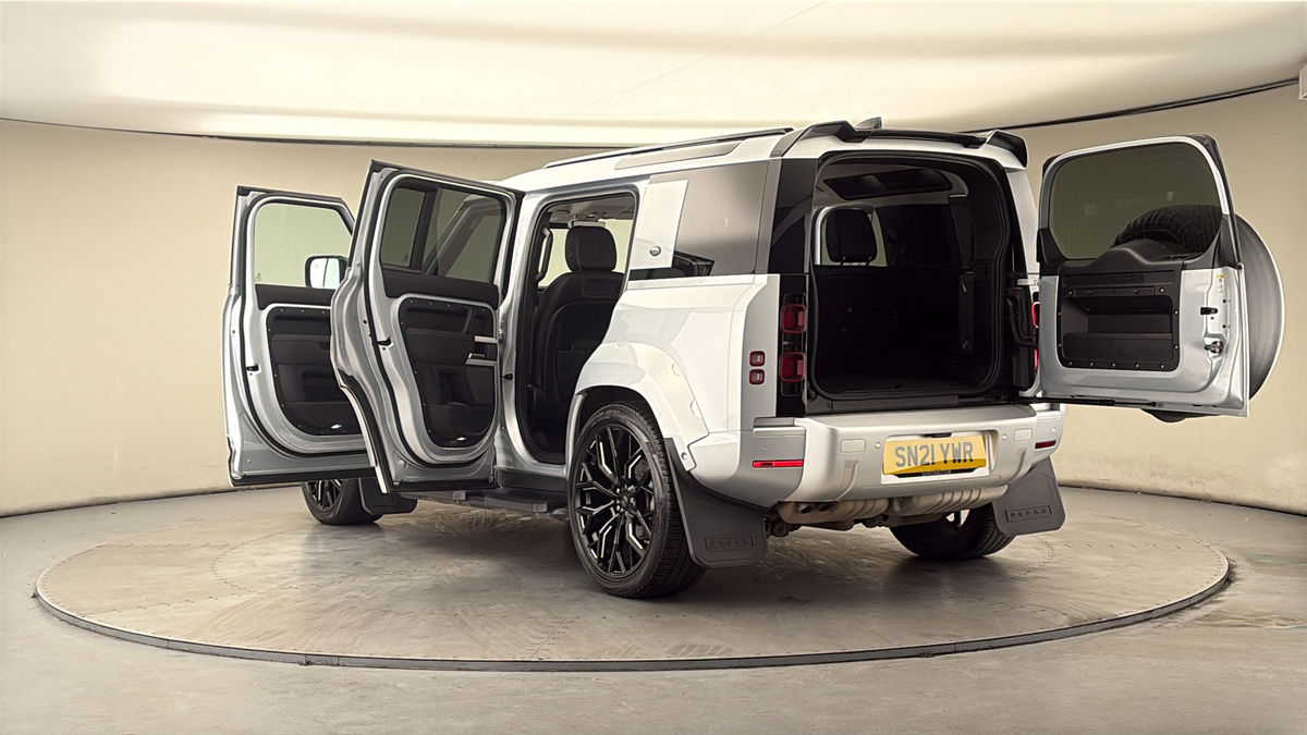 Land Rover Defender 110 Urban Image 23