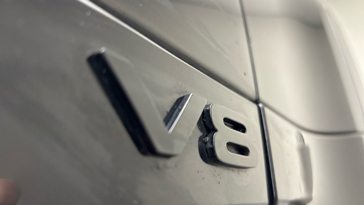 Land Rover Defender 110 Image 25