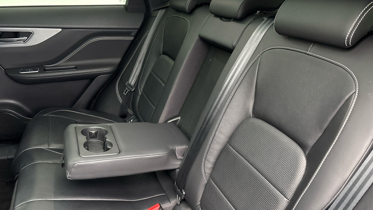 Jaguar F-PACE Image 9