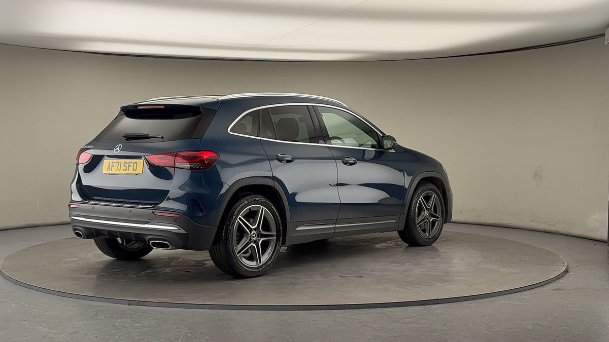 Mercedes-Benz GLA Image 21