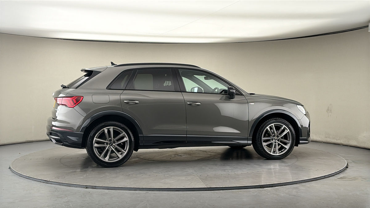 More views of Audi Q3