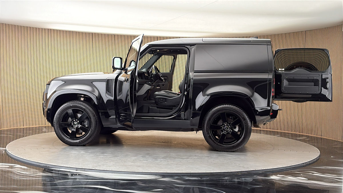 More views of Land Rover Defender 90