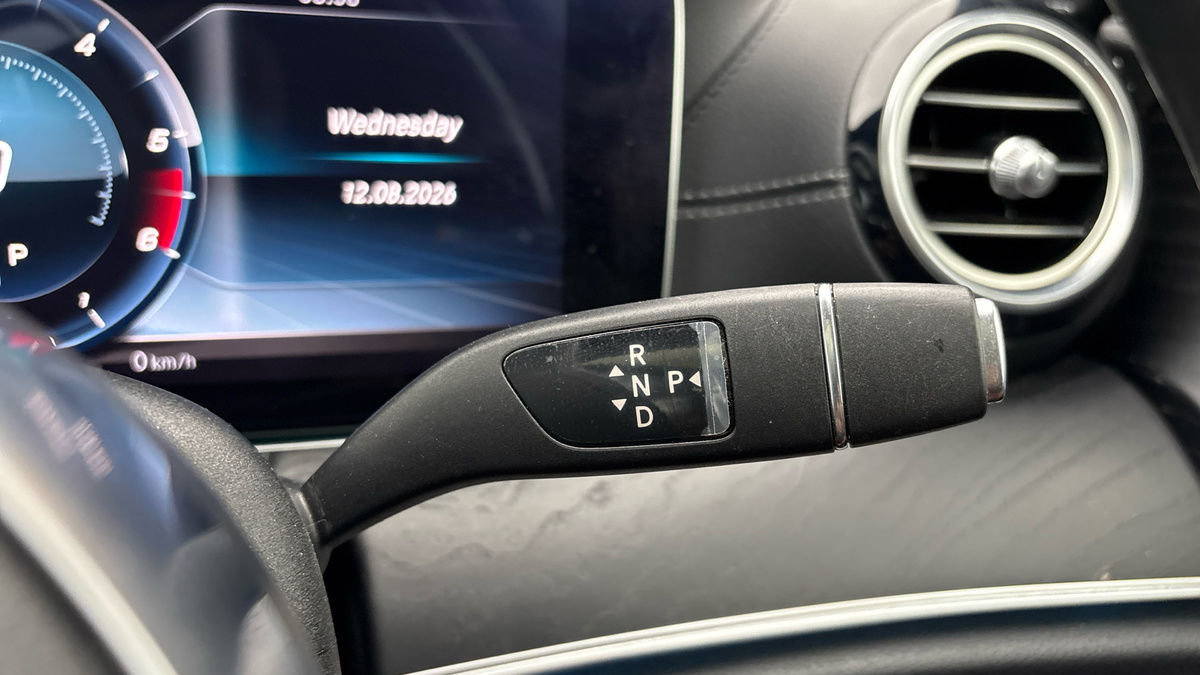 Mercedes-Benz E Class Image 27