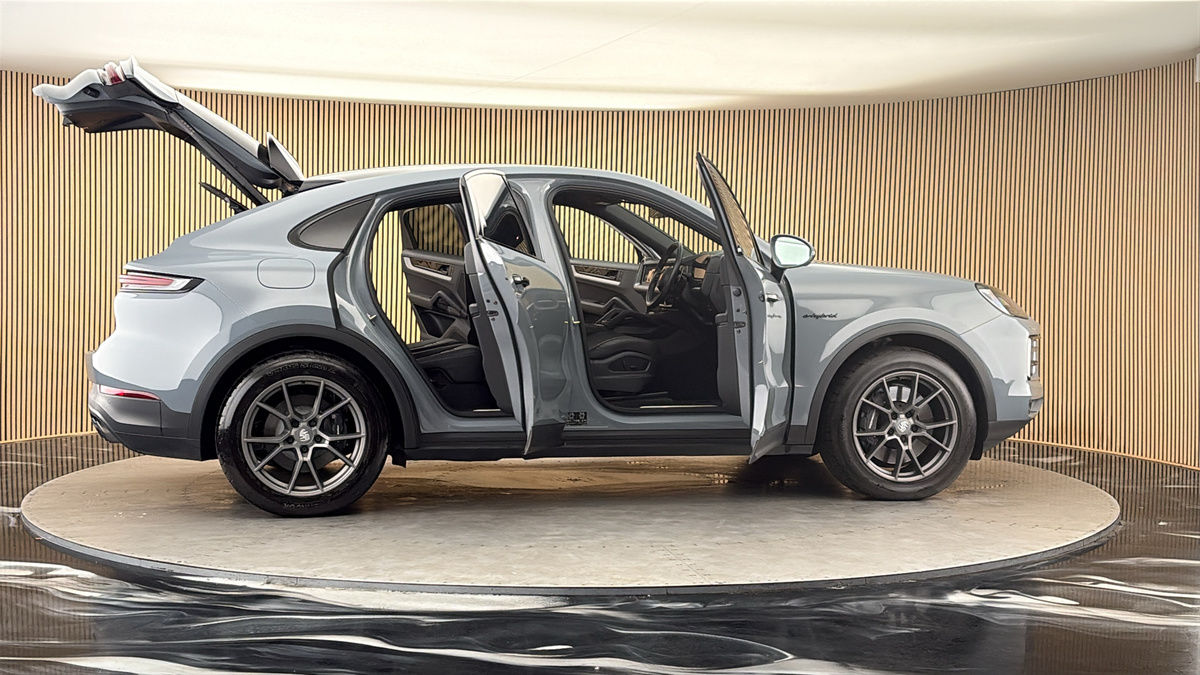More views of Porsche Cayenne