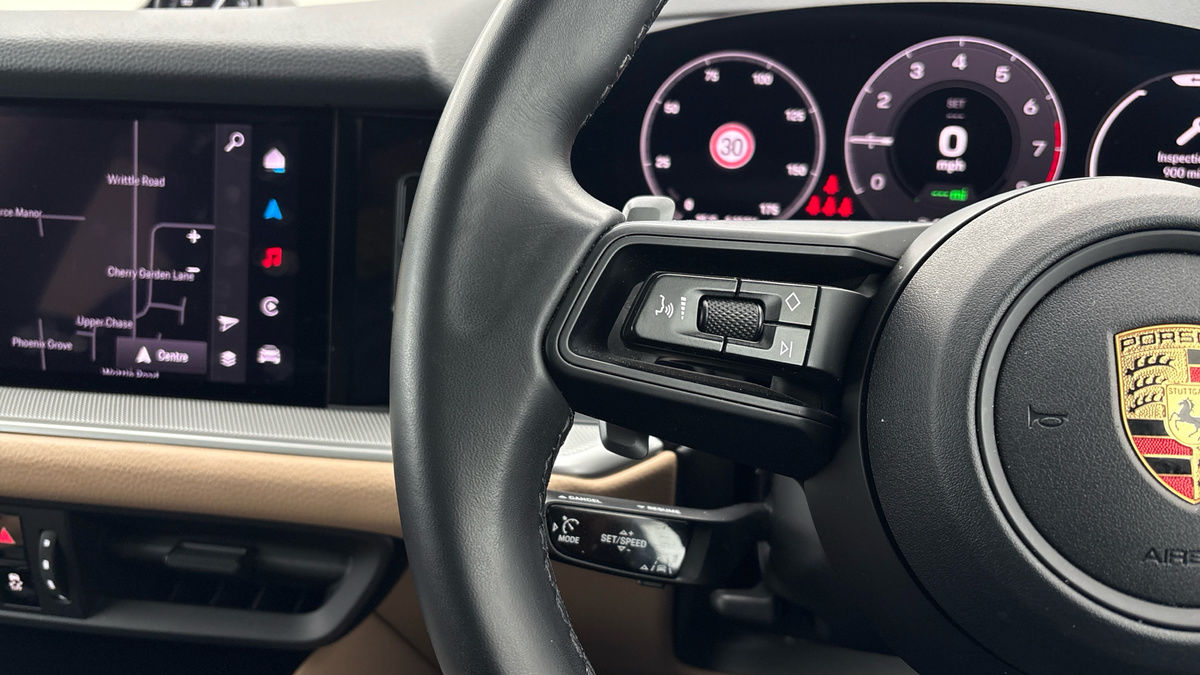 Porsche Cayenne Image 13