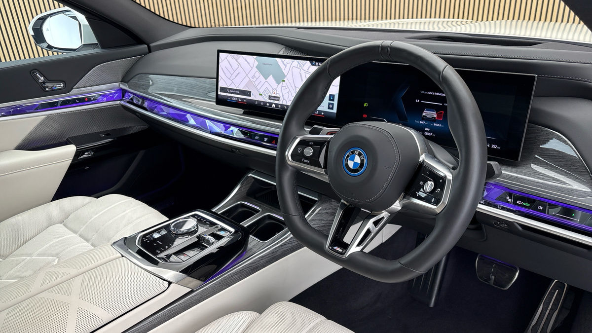 More views of BMW i7