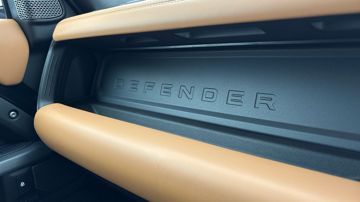 Land Rover Defender 110 Image 27