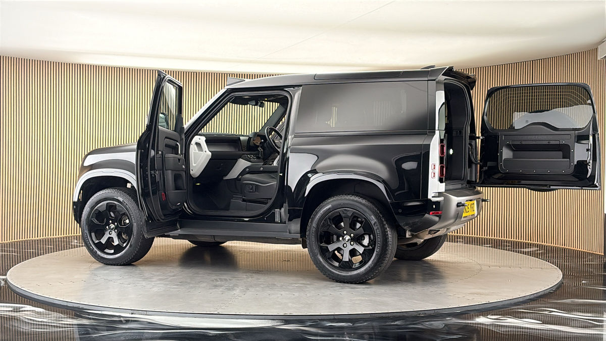 More views of Land Rover Defender 90