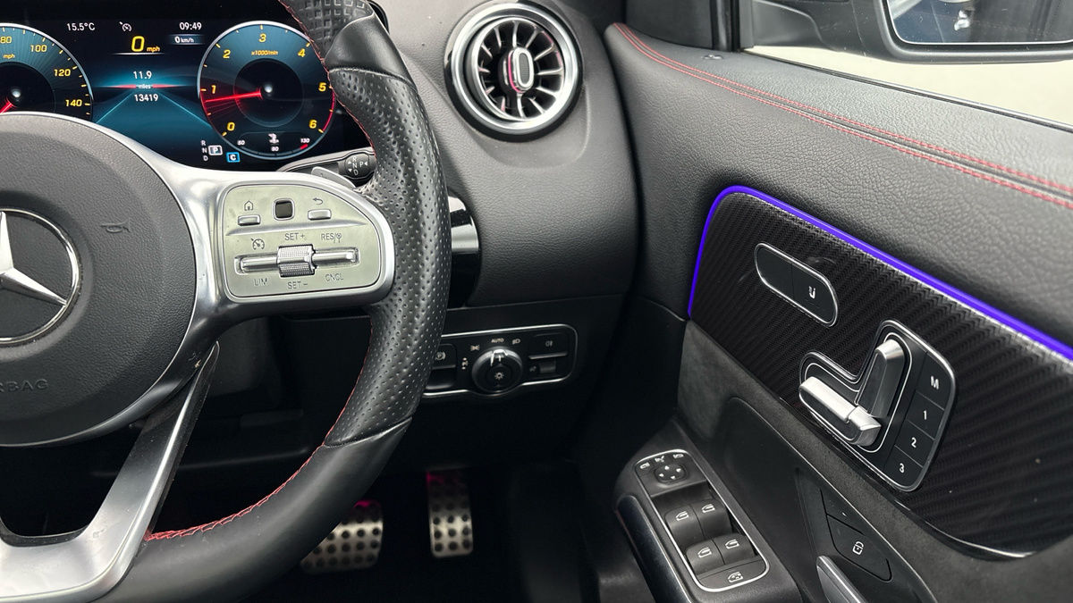 Mercedes-Benz GLA Image 14