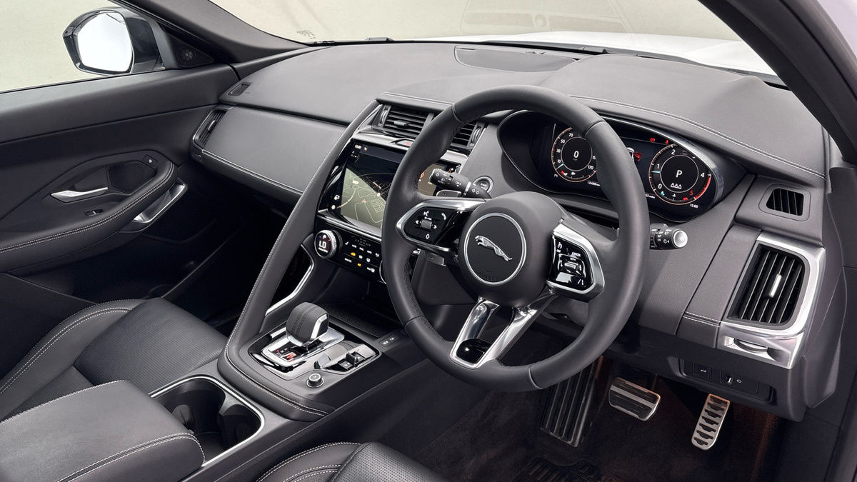 Jaguar E-PACE Image 9