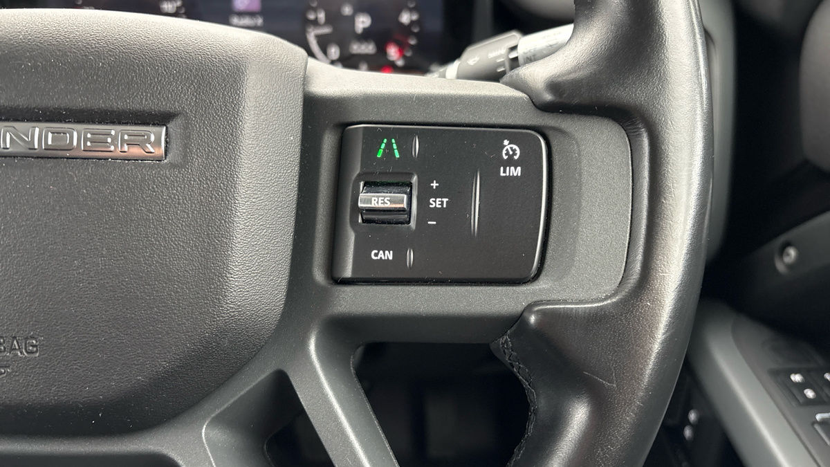 Land Rover Defender 110 Image 14