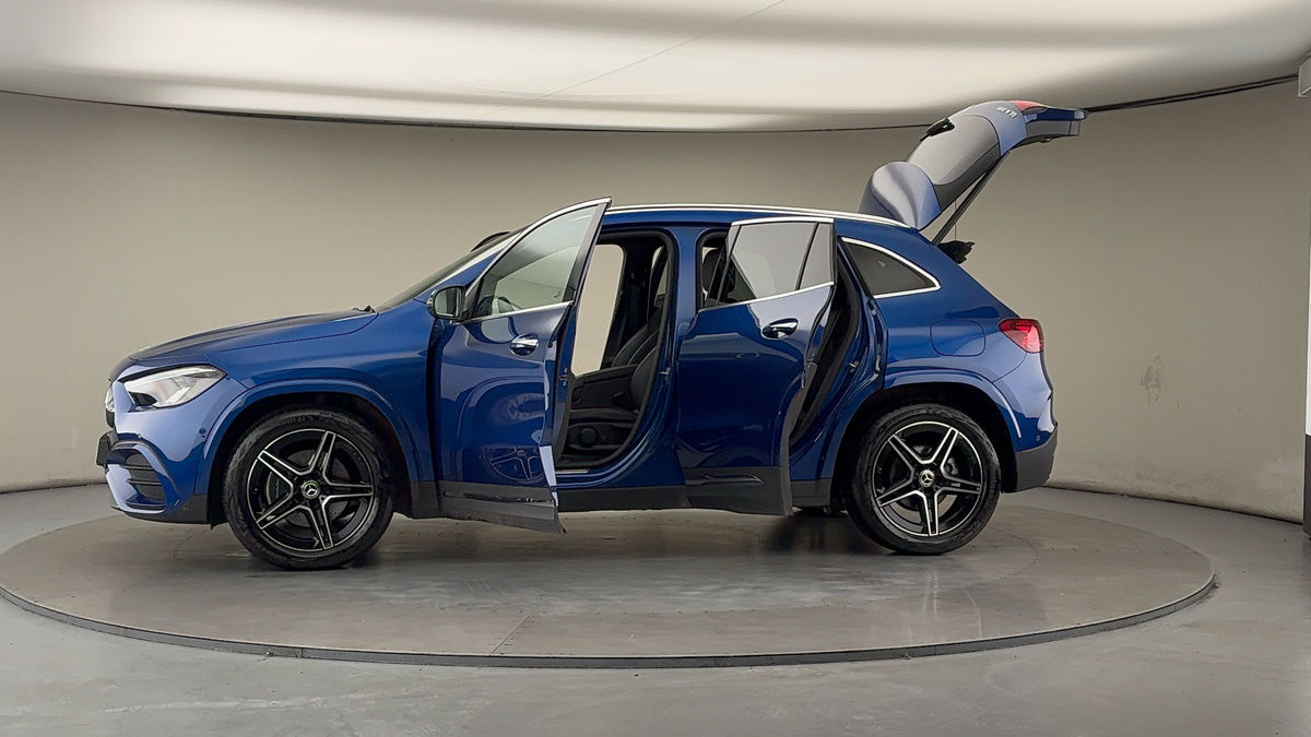 More views of Mercedes-Benz GLA