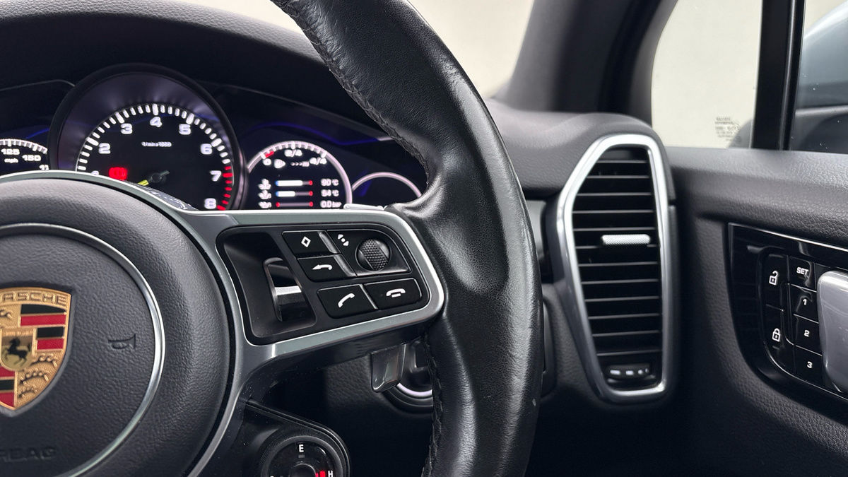 Porsche Cayenne Image 14