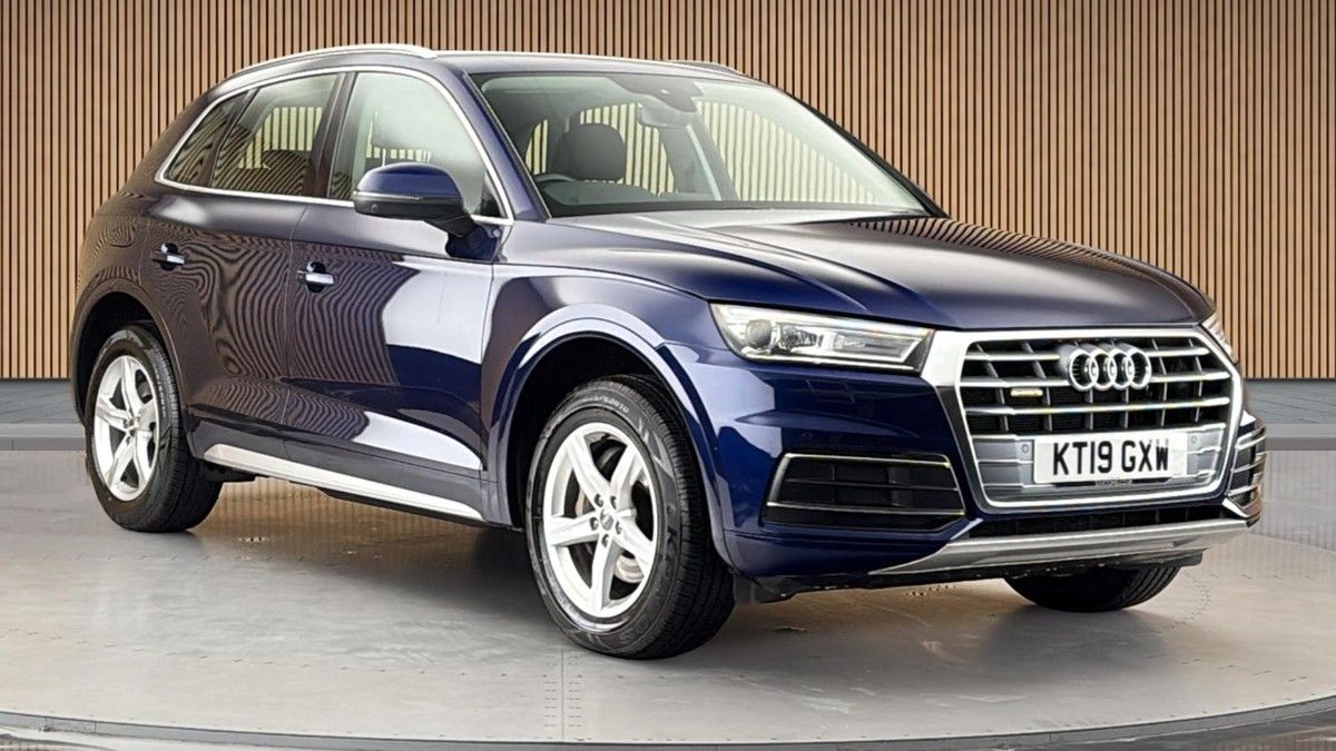 Audi Q5 Sticky Header Image