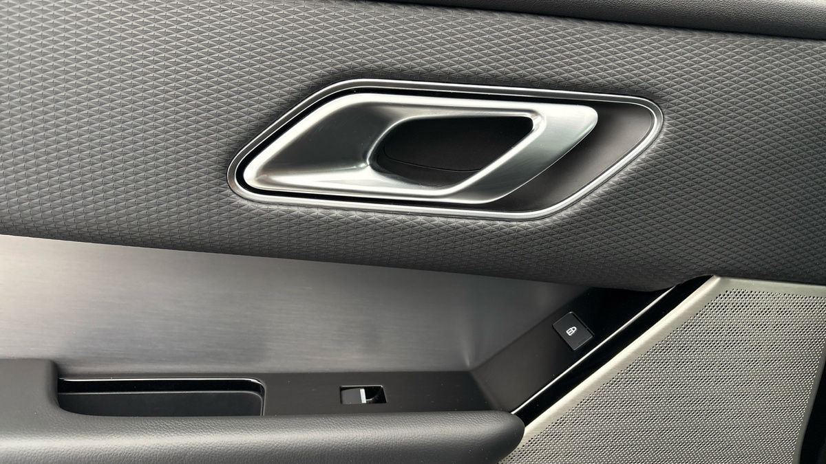 Land Rover Range Rover Velar Image 38