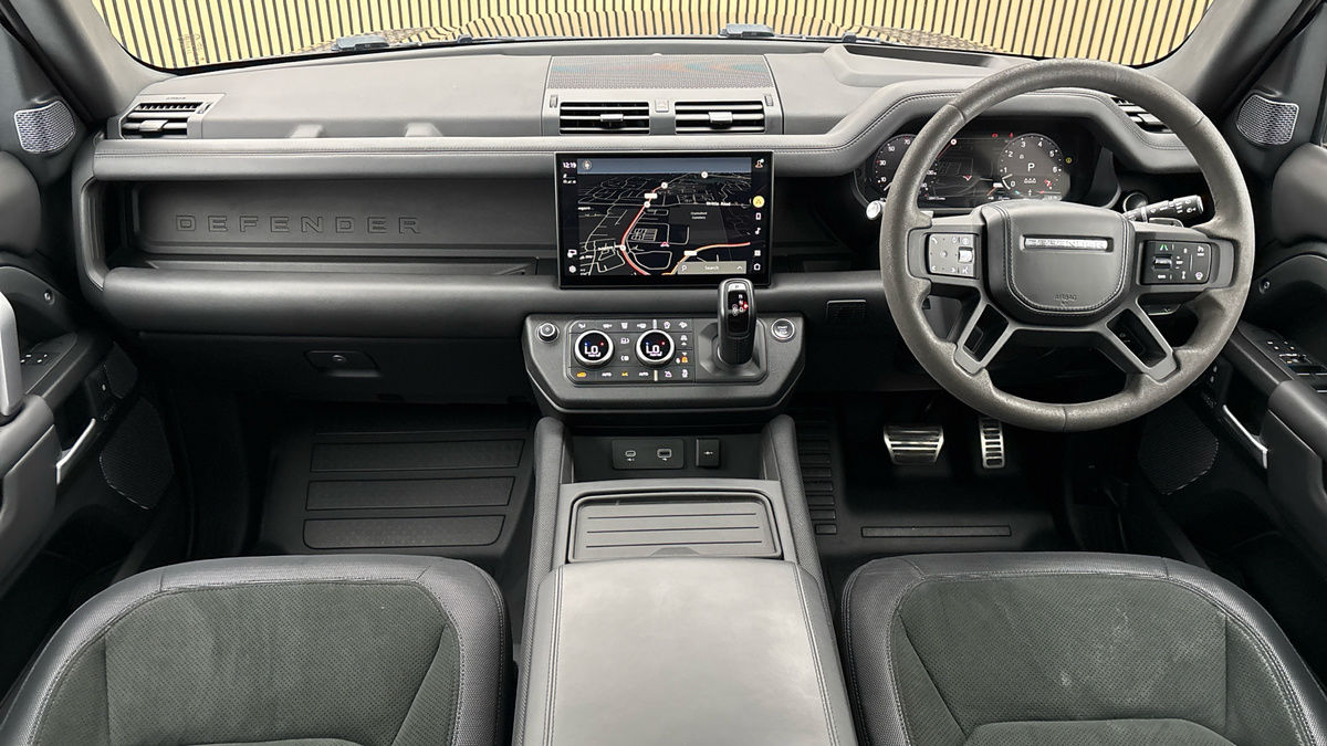 Land Rover Defender 110 Image 12