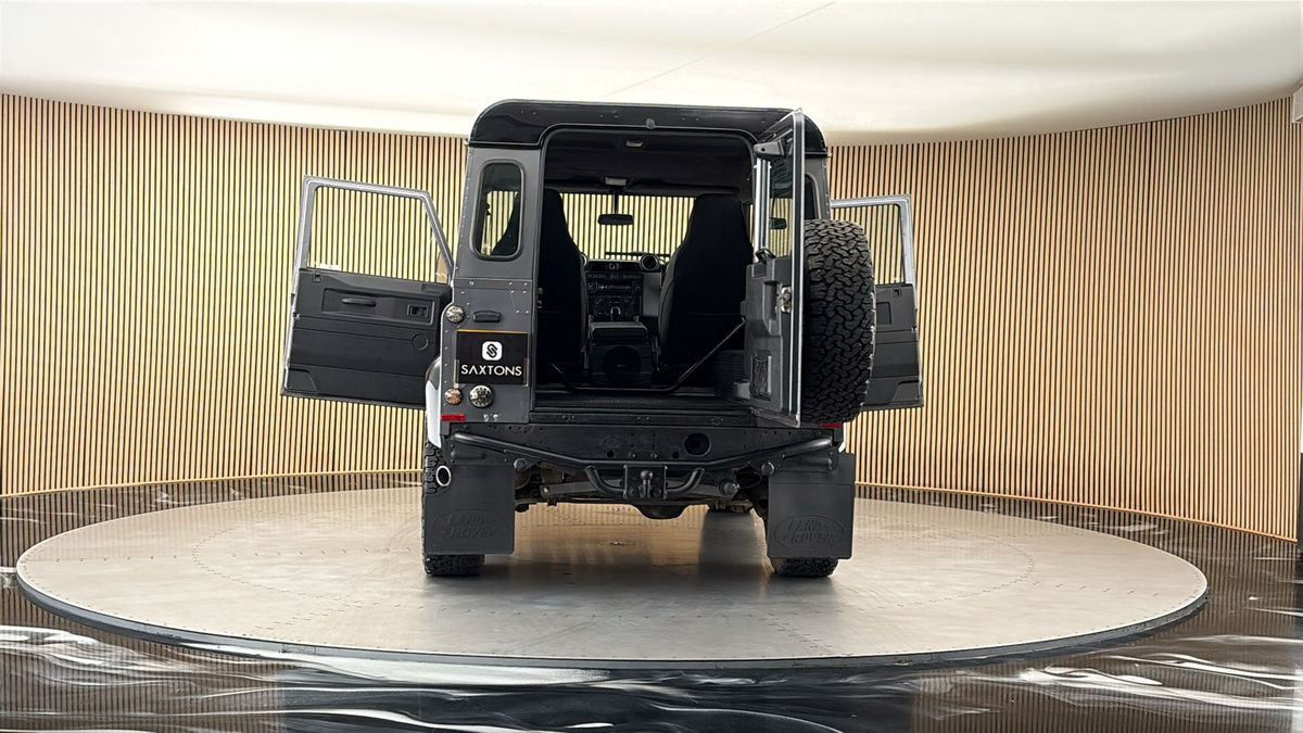 More views of Land Rover Defender 90
