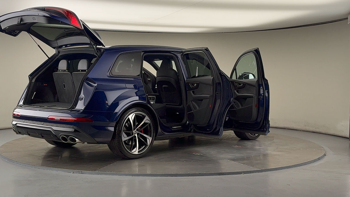 More views of Audi SQ7