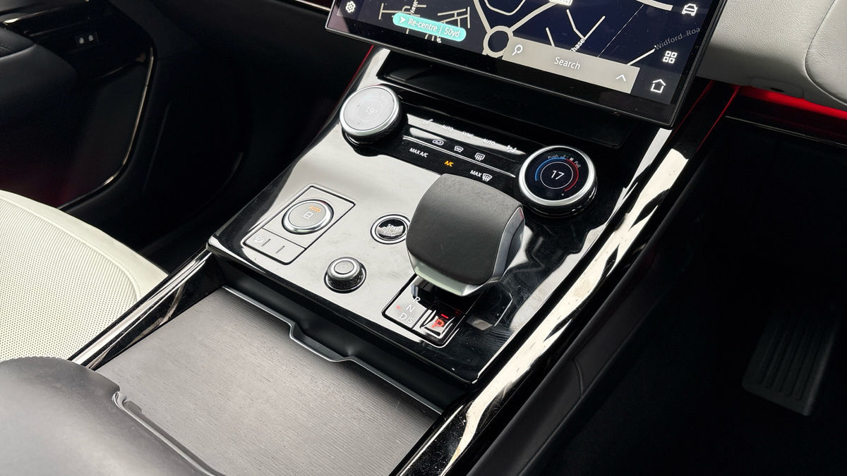 Land Rover Range Rover Sport Image 18