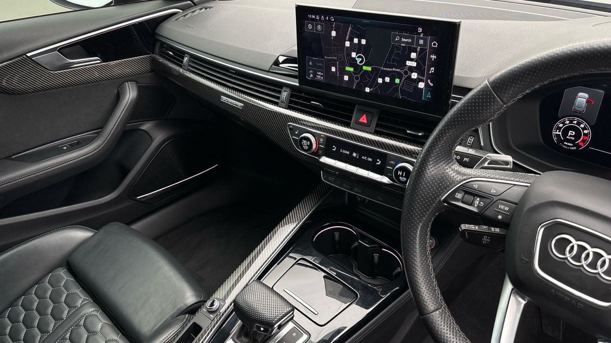 Audi RS4 Avant Image 18