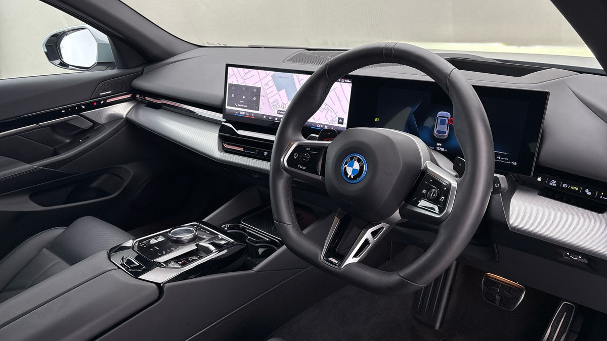 BMW 5 Series Image 5