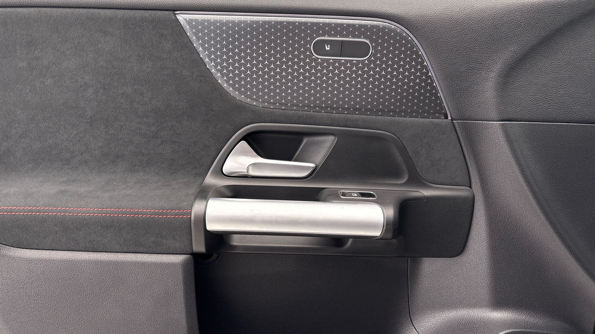 Mercedes-Benz EQA Image 19