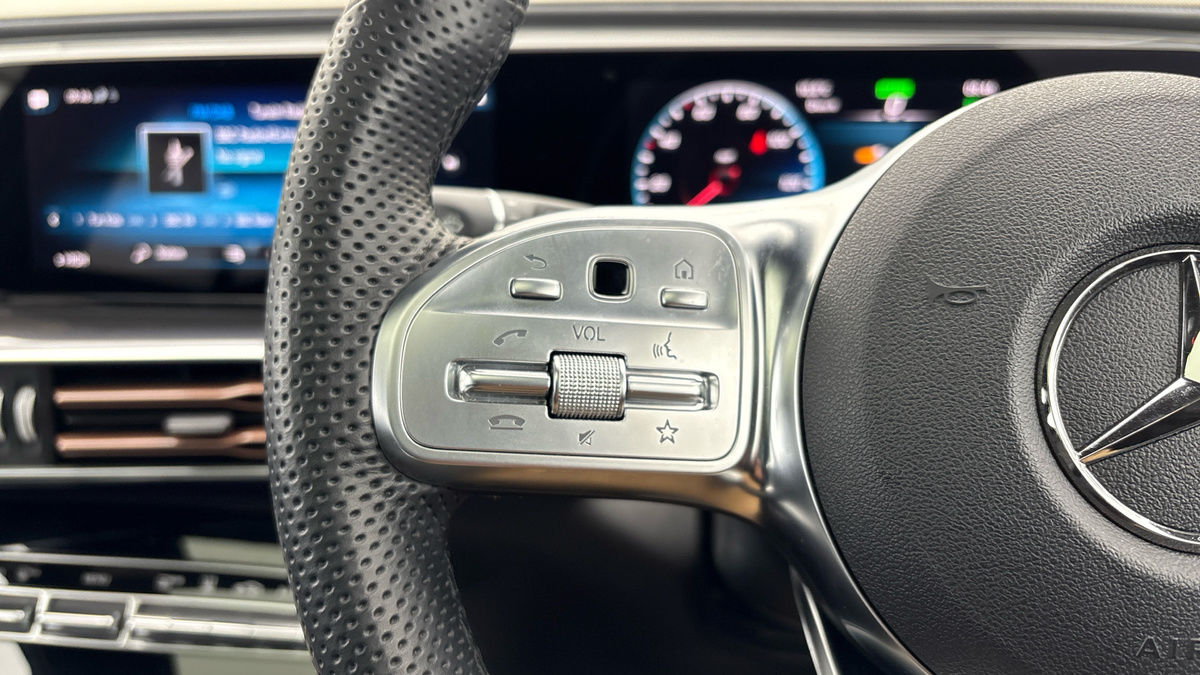 Mercedes-Benz EQC Image 13