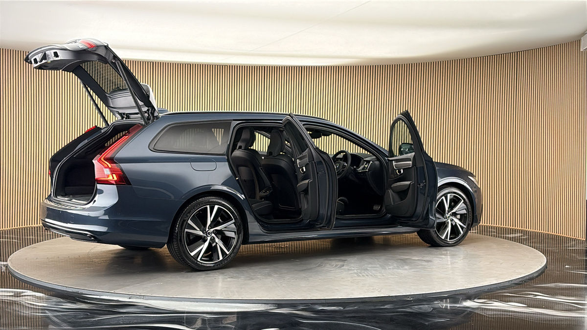 More views of Volvo V90