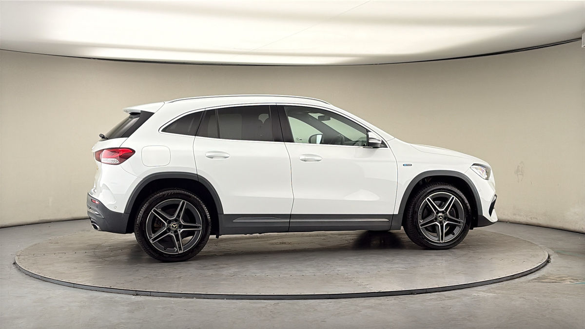 More views of Mercedes-Benz GLA