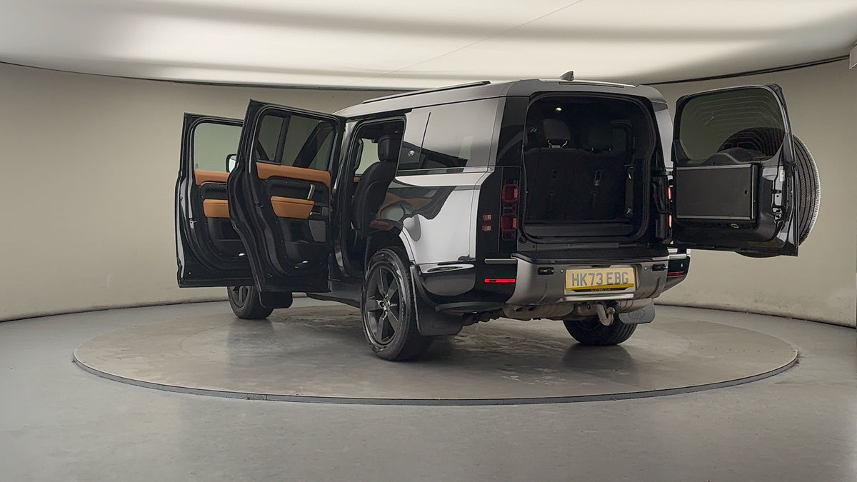 Land Rover Defender 130 Image 23