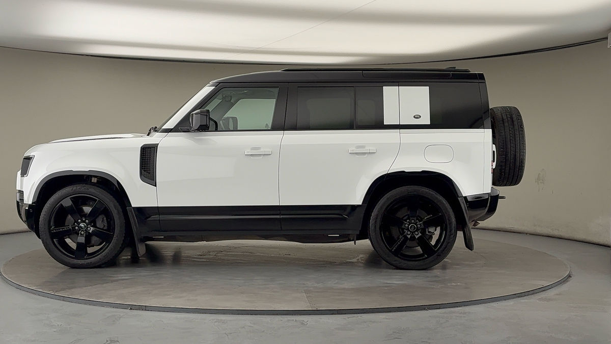 Land Rover Defender 110 Image 15