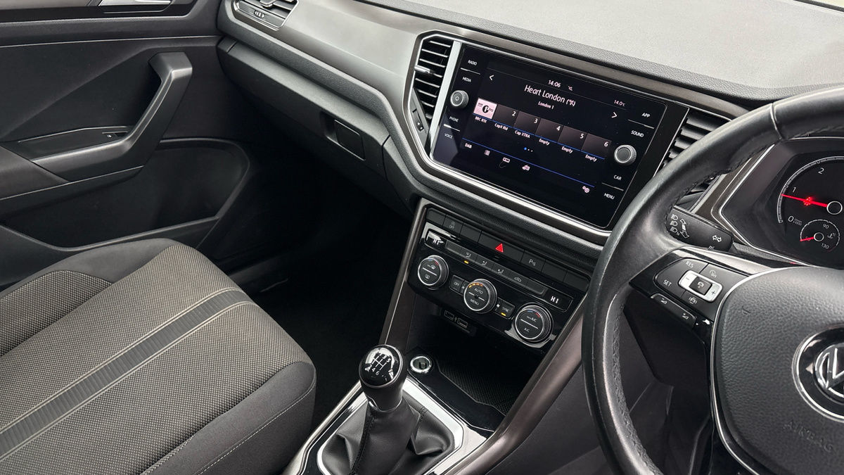 Volkswagen T-Roc Image 18