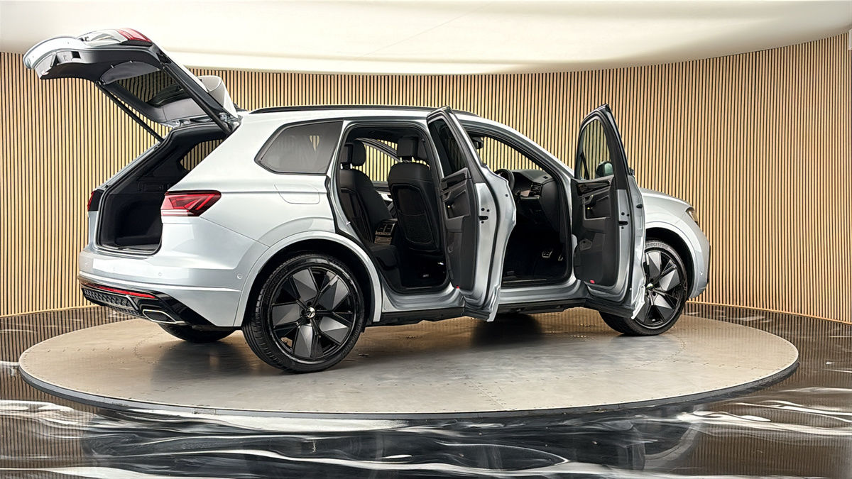 More views of Volkswagen Touareg