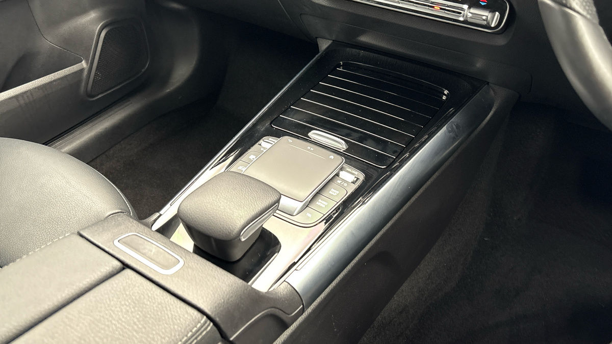 Mercedes-Benz GLA Image 18