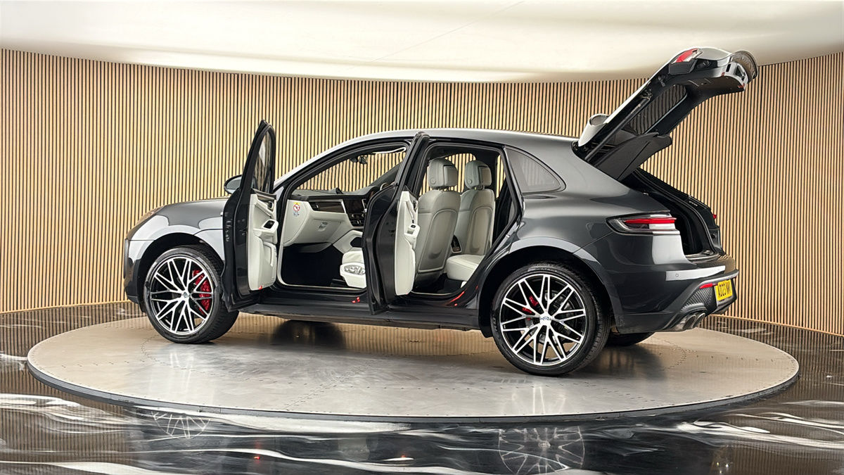 More views of Porsche Macan