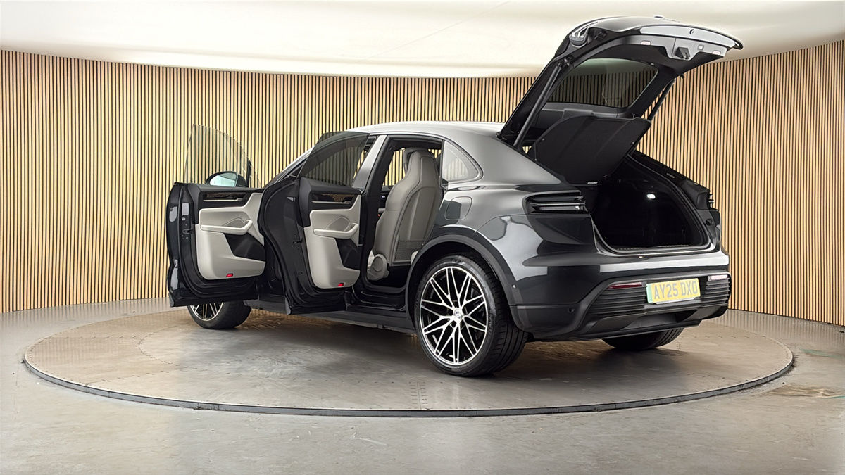 More views of Porsche Macan