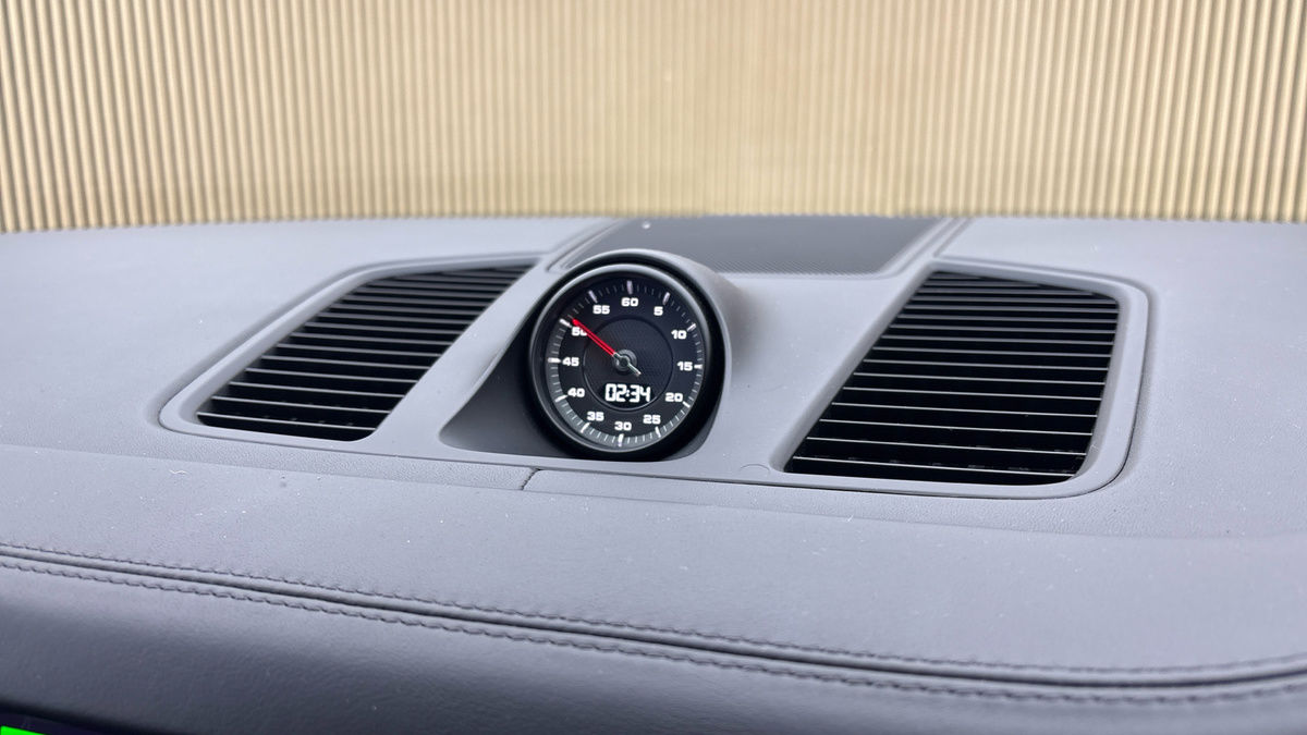 Porsche Cayenne Image 25