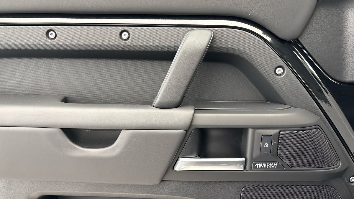 Land Rover Defender 90 Image 19
