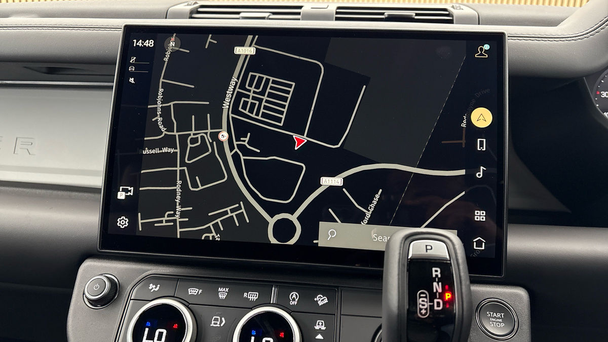 Land Rover Defender 90 Urban Image 17