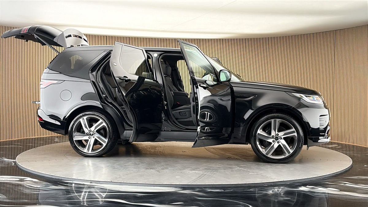 More views of Land Rover Discovery