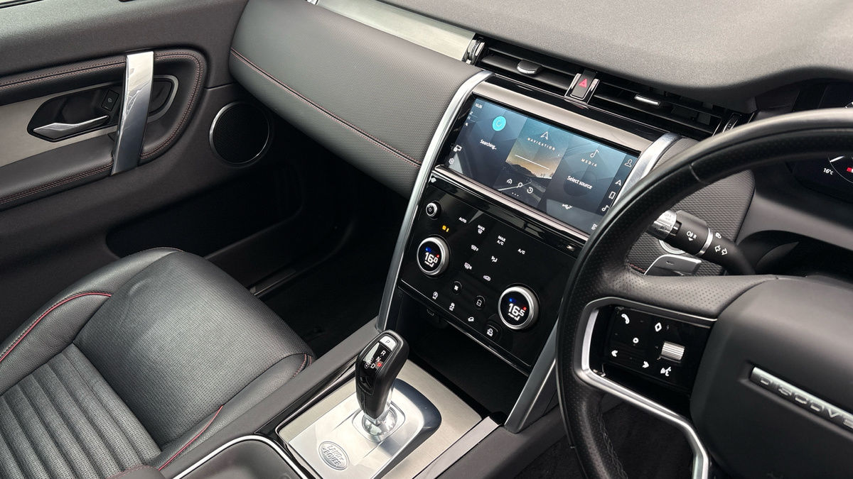Land Rover Discovery Sport Image 18
