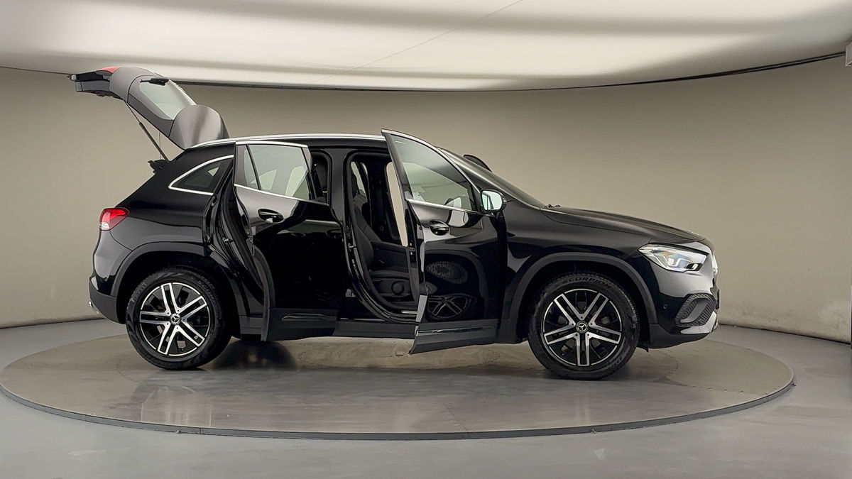 More views of Mercedes-Benz GLA