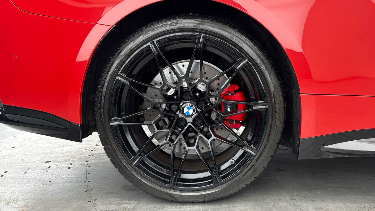 BMW M4 Image 10