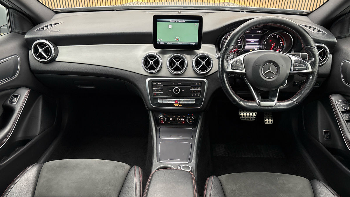 Mercedes-Benz GLA Image 12