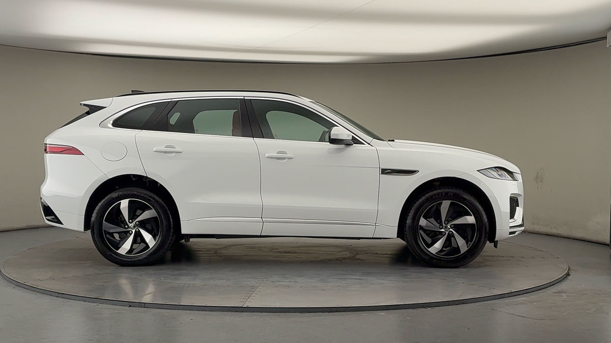 Jaguar F-PACE Image 16