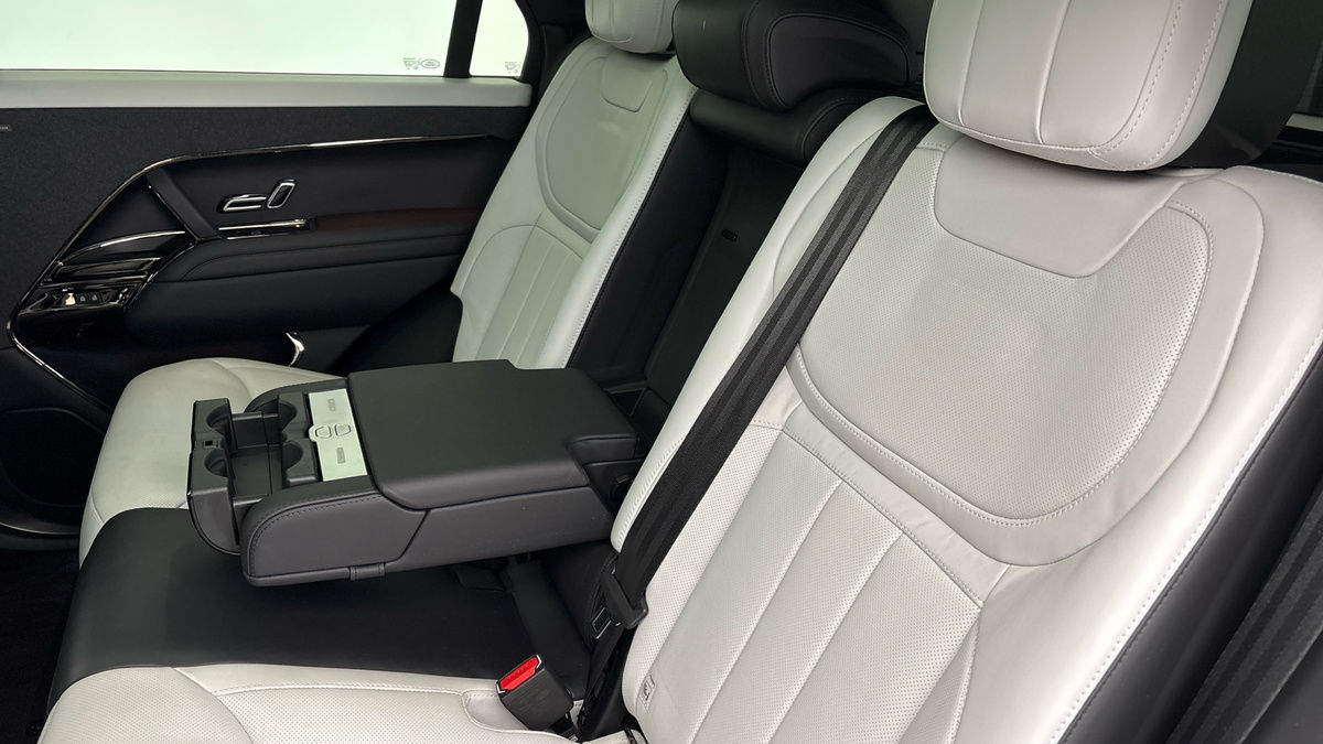 Land Rover Range Rover Sport Image 9