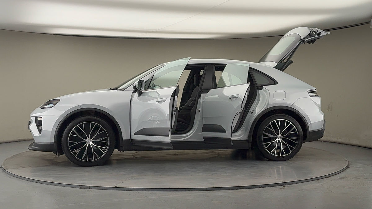 More views of Porsche Macan